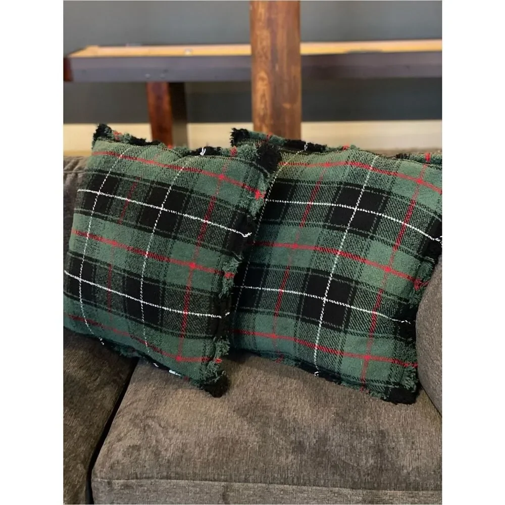 EnVouge Plush Plaid Green Holiday Throw Pillow Set - Home Holiday - 22”x22”